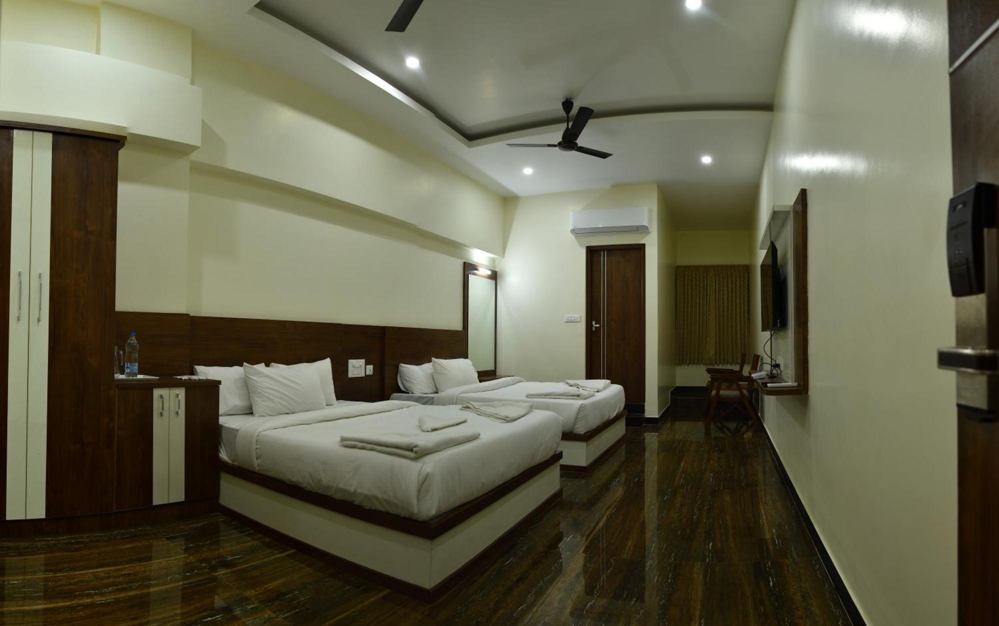 Hotel Nivetha Inn Коимбатур Экстерьер фото